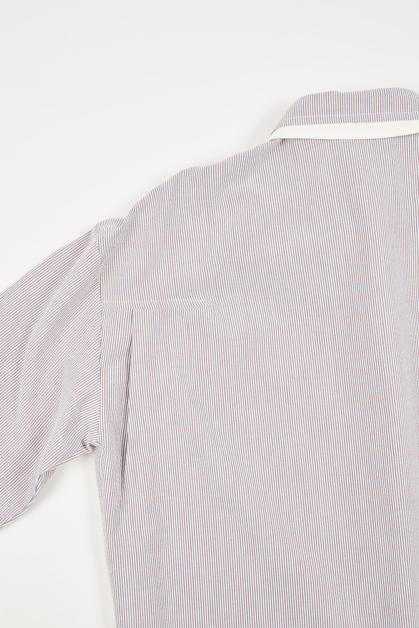 Assemble layered collar striped shirt- details